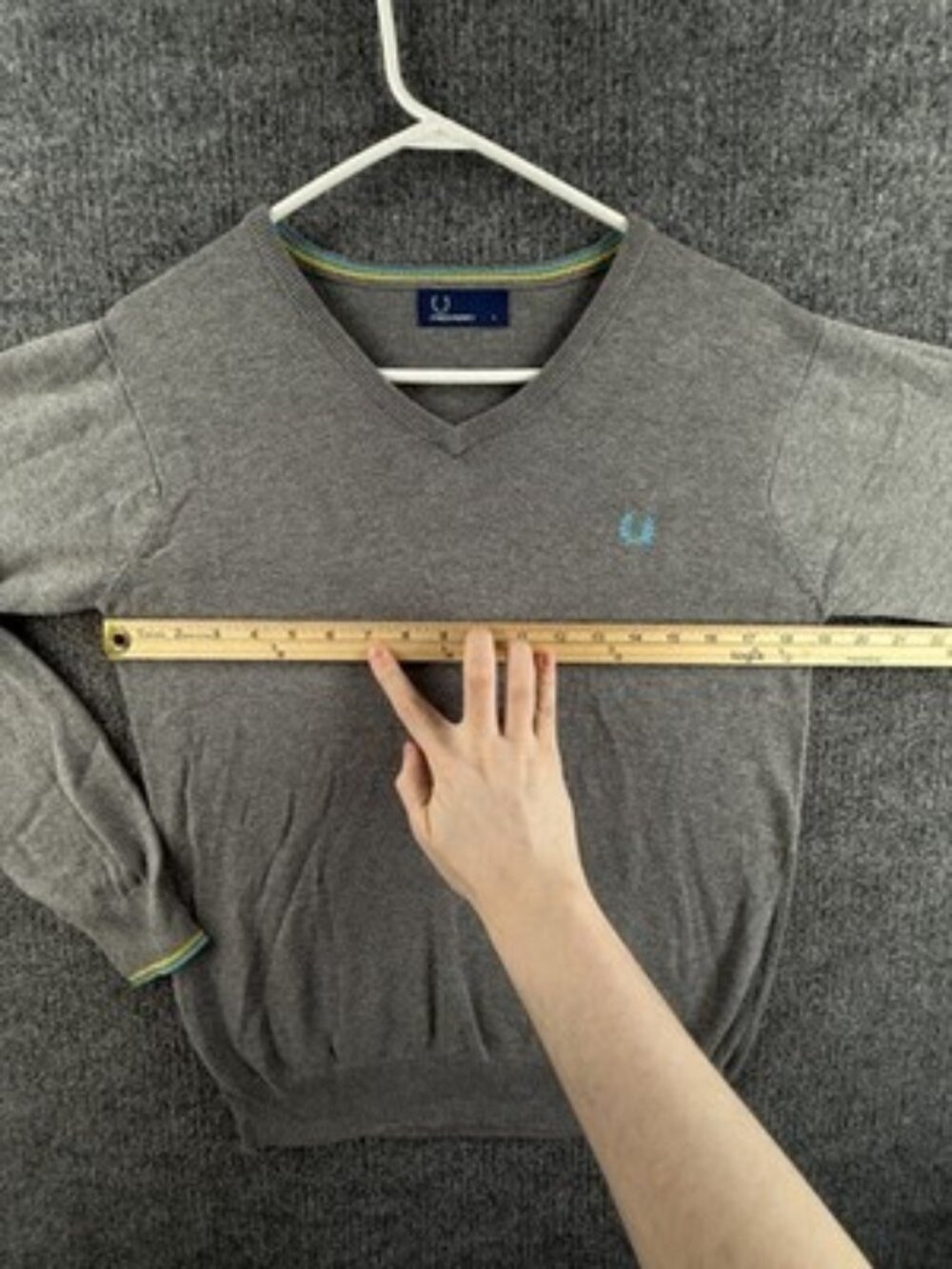 Fred Perry Pullover V-Neck Gray Women All Cotton Logo Sweater Long Sleeve Small - Picture 7 of 15